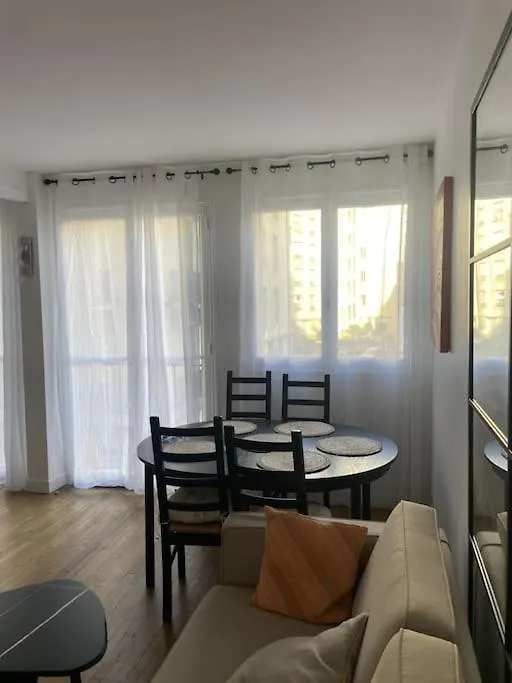 Charmant Appartement Paris Xvie- Avec Balcon! 0*,  France